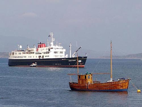 The Herbidean Princess Con tàu này chỉ chở được 50 hành khách quanh các đảo và vùng cao nguyên của Scotland. Tuy nhiên, mọi nội thất trong tàu đều rất sang trọng, khiến hành khách có cảm giác như đây là du thuyền dành riêng cho họ. Giá của lịch trình 7 ngày cho hành khách là 6.790 USD/người.